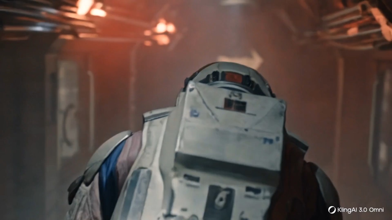 Previzualizare video de coridor SF, cu un astronaut mergând prin lumină întunecată de navă spațială.